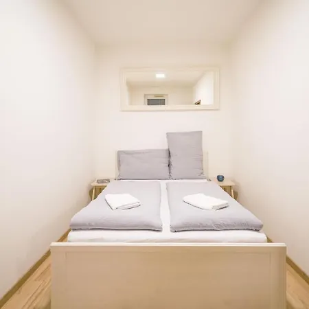 Vesna Convenient By Chors Μπρατισλάβα