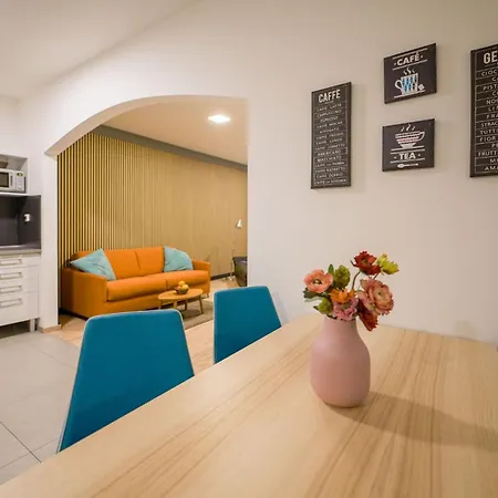 Vesna Convenient By Chors Μπρατισλάβα