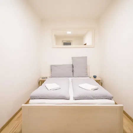 Vesna Convenient By Chors *