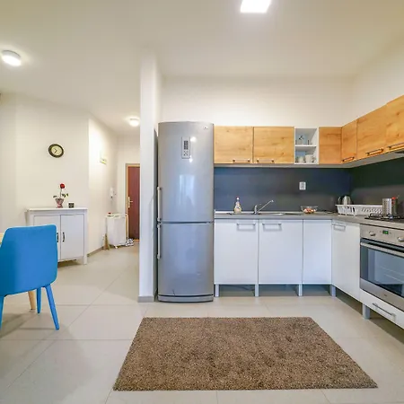 Vesna Convenient By Chors براتسيلافا