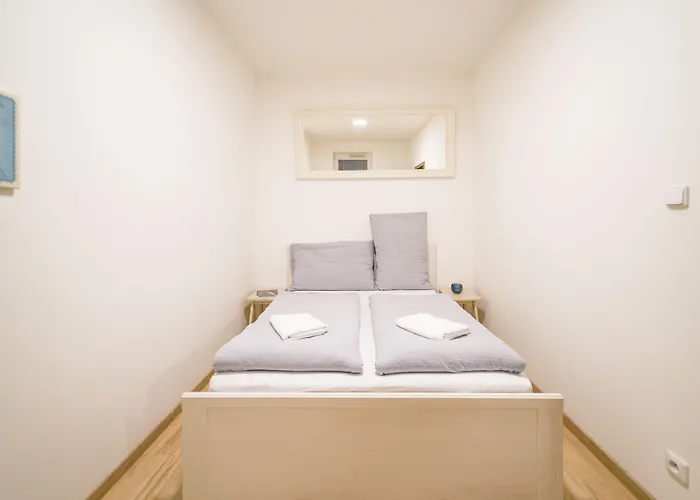 Vesna Convenient By Chors *