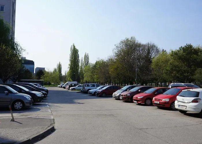 Vesna Convenient By Chors * براتسيلافا